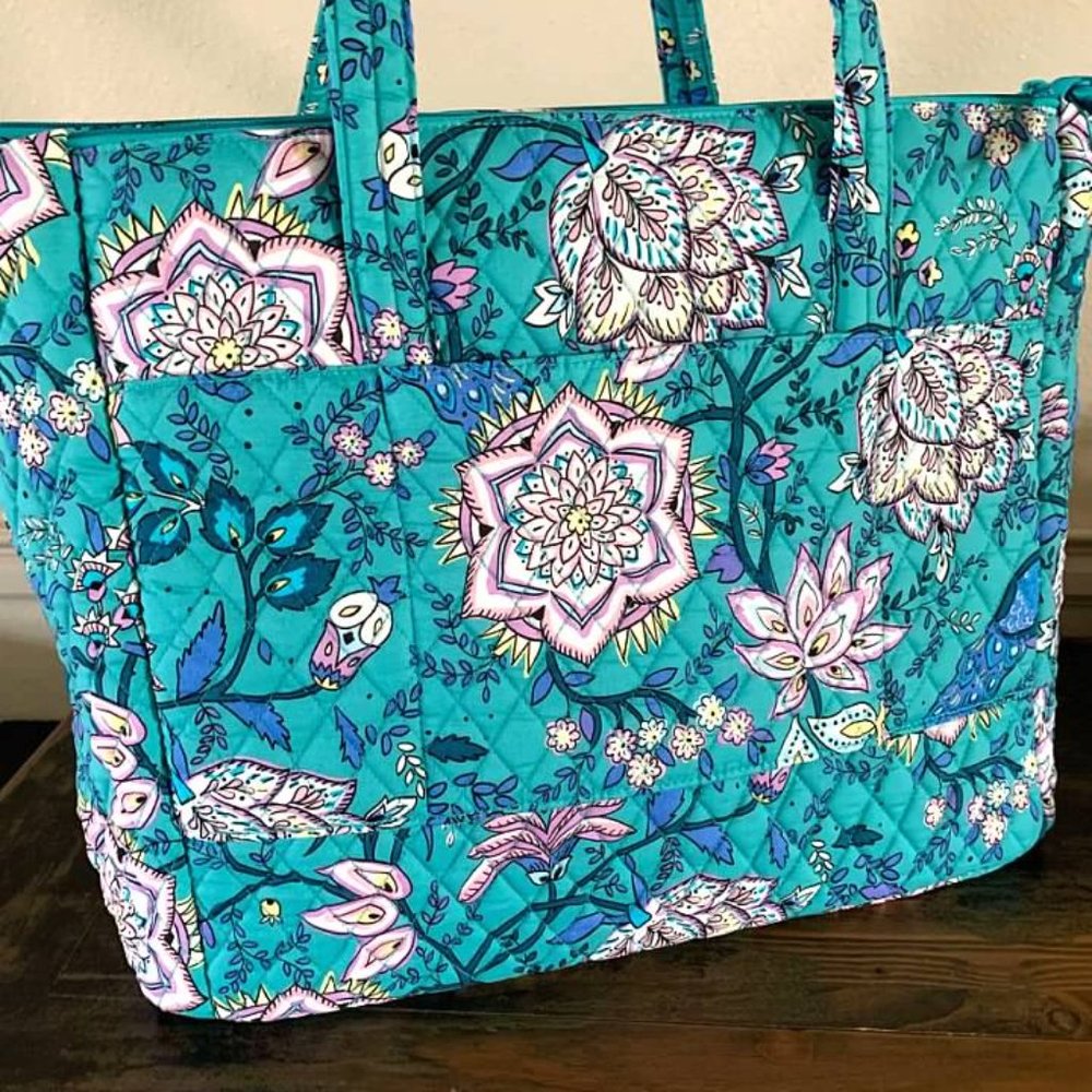 Vera Bradley Ultimate Travel Tote W/ Trolley Sleeve-Peacock Garden-NWT - Picture 3 of 4